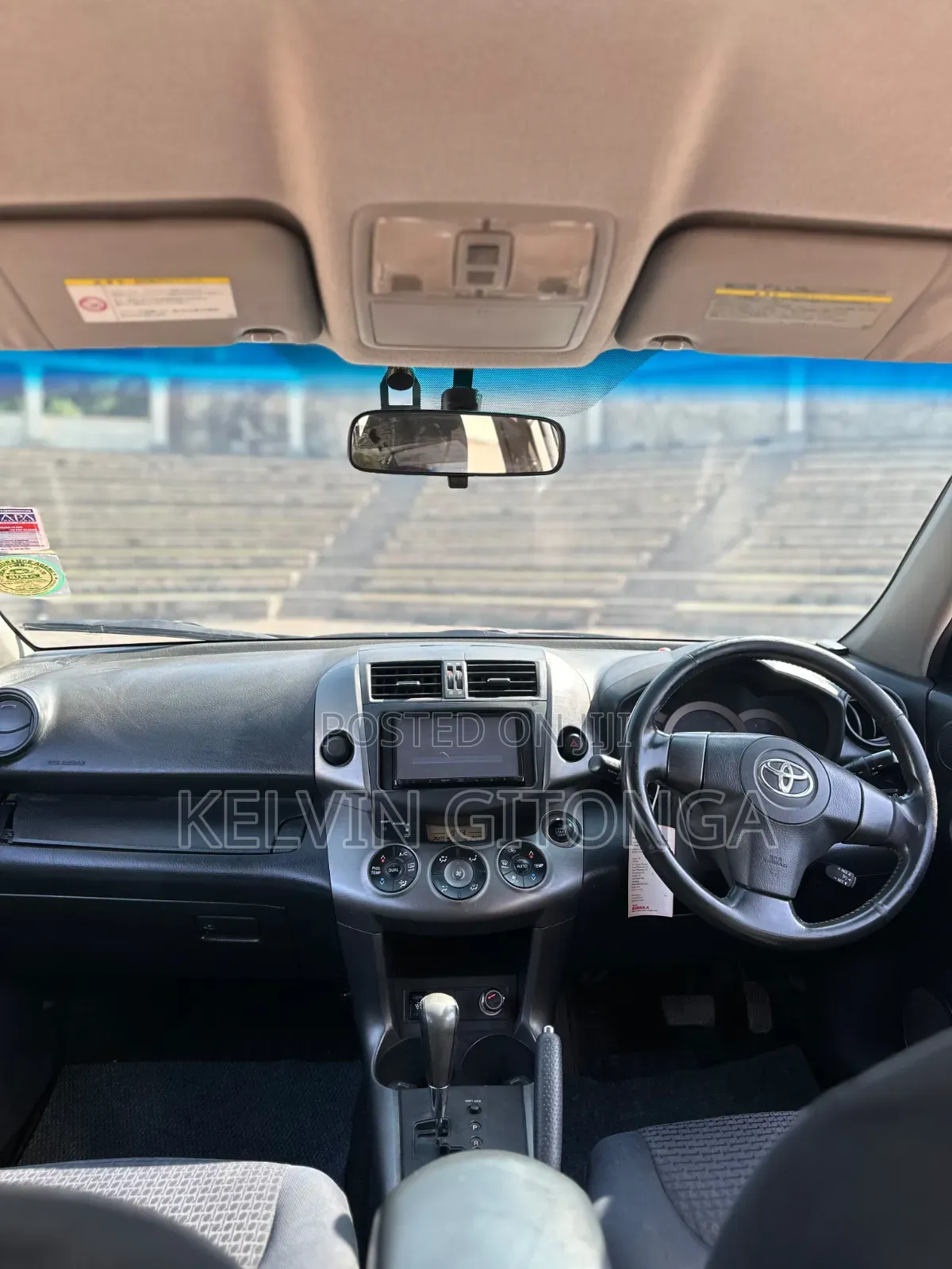 Toyota Vanguard 2010 White
