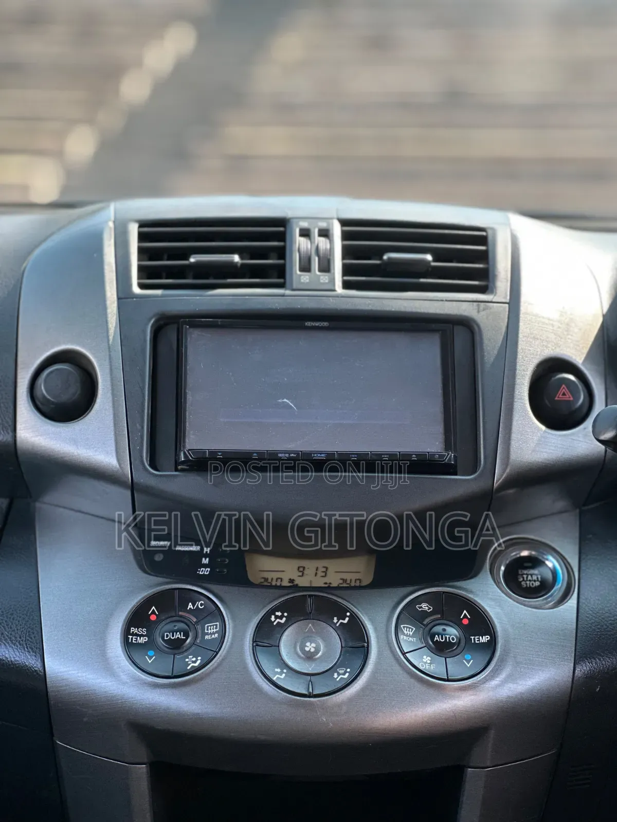 Toyota Vanguard 2010 White
