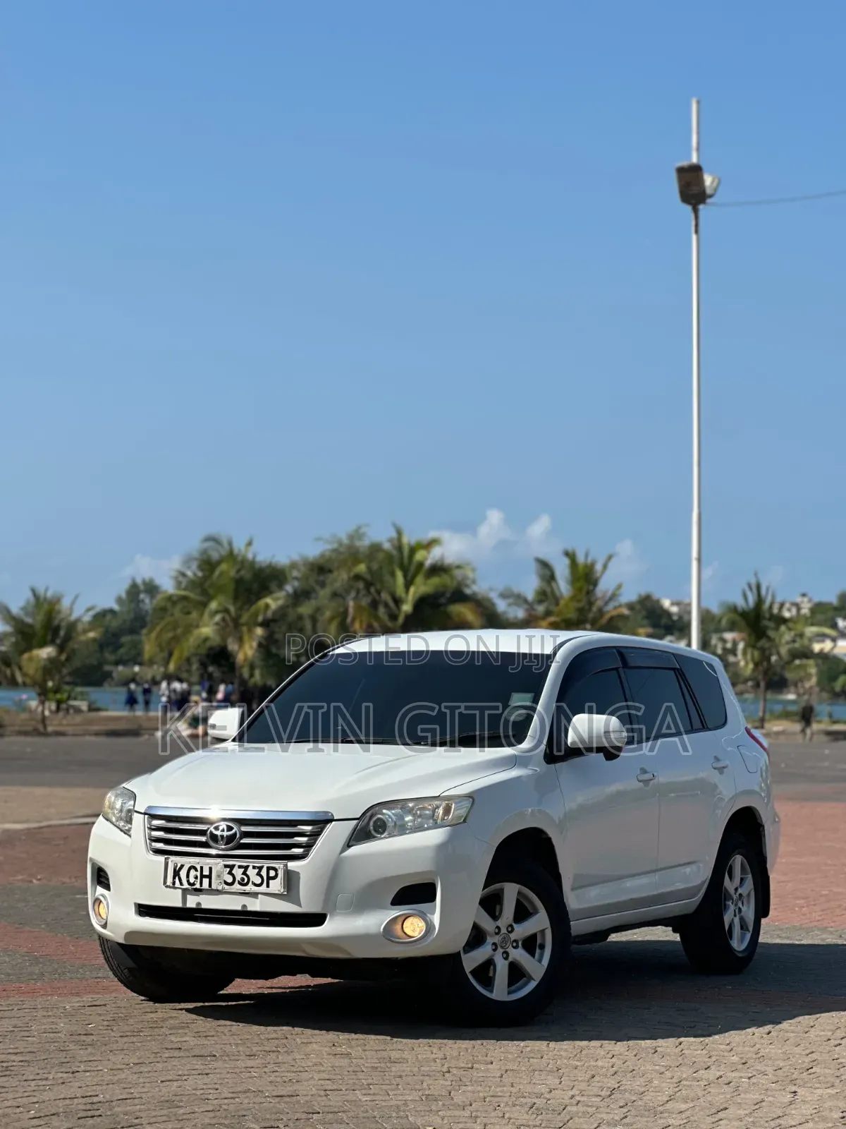 Toyota Vanguard 2010 White