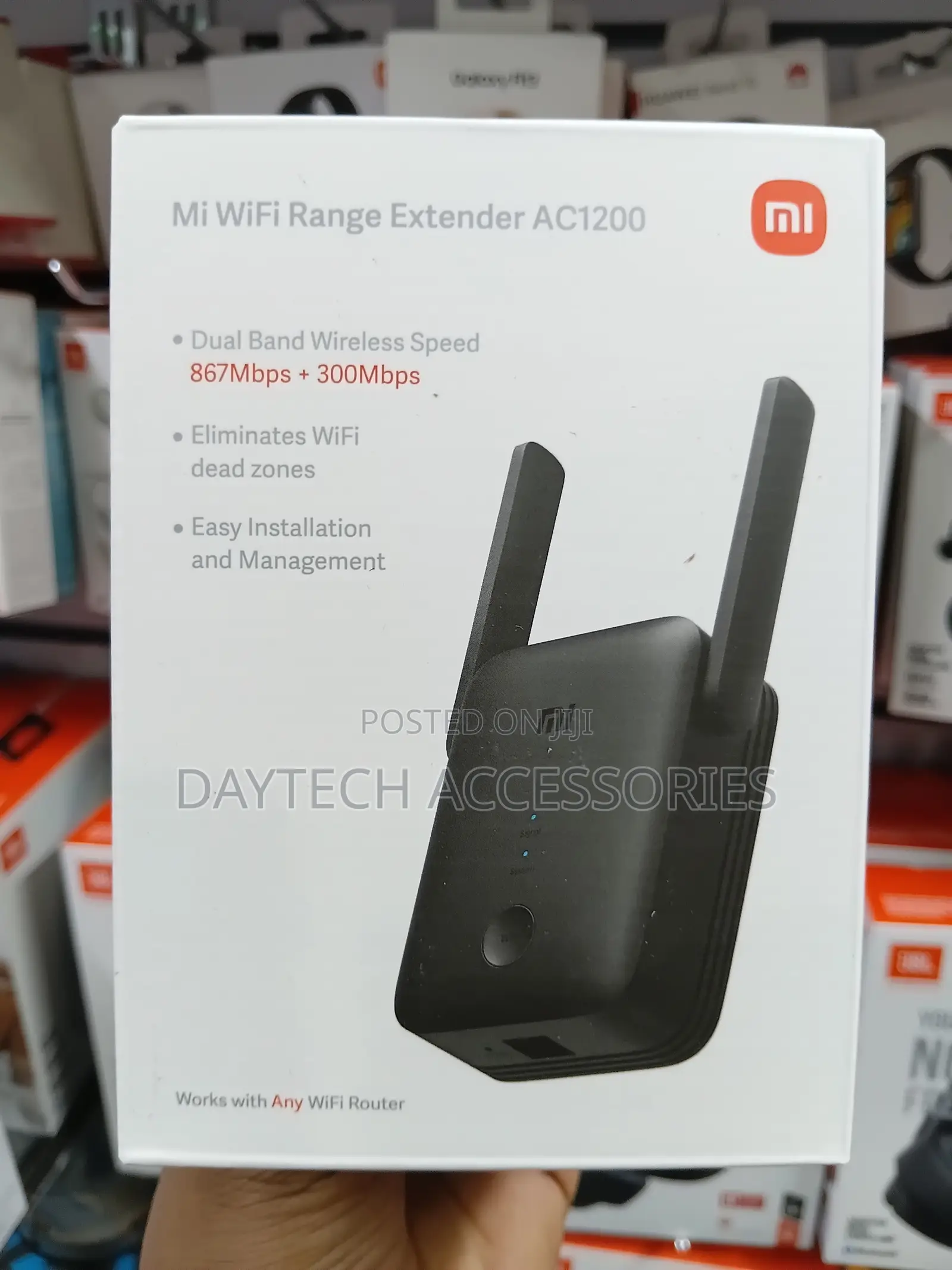 This Is a Xiaomi Mi WiFi Range Extender AC1200 to Eliminate Dead Zones