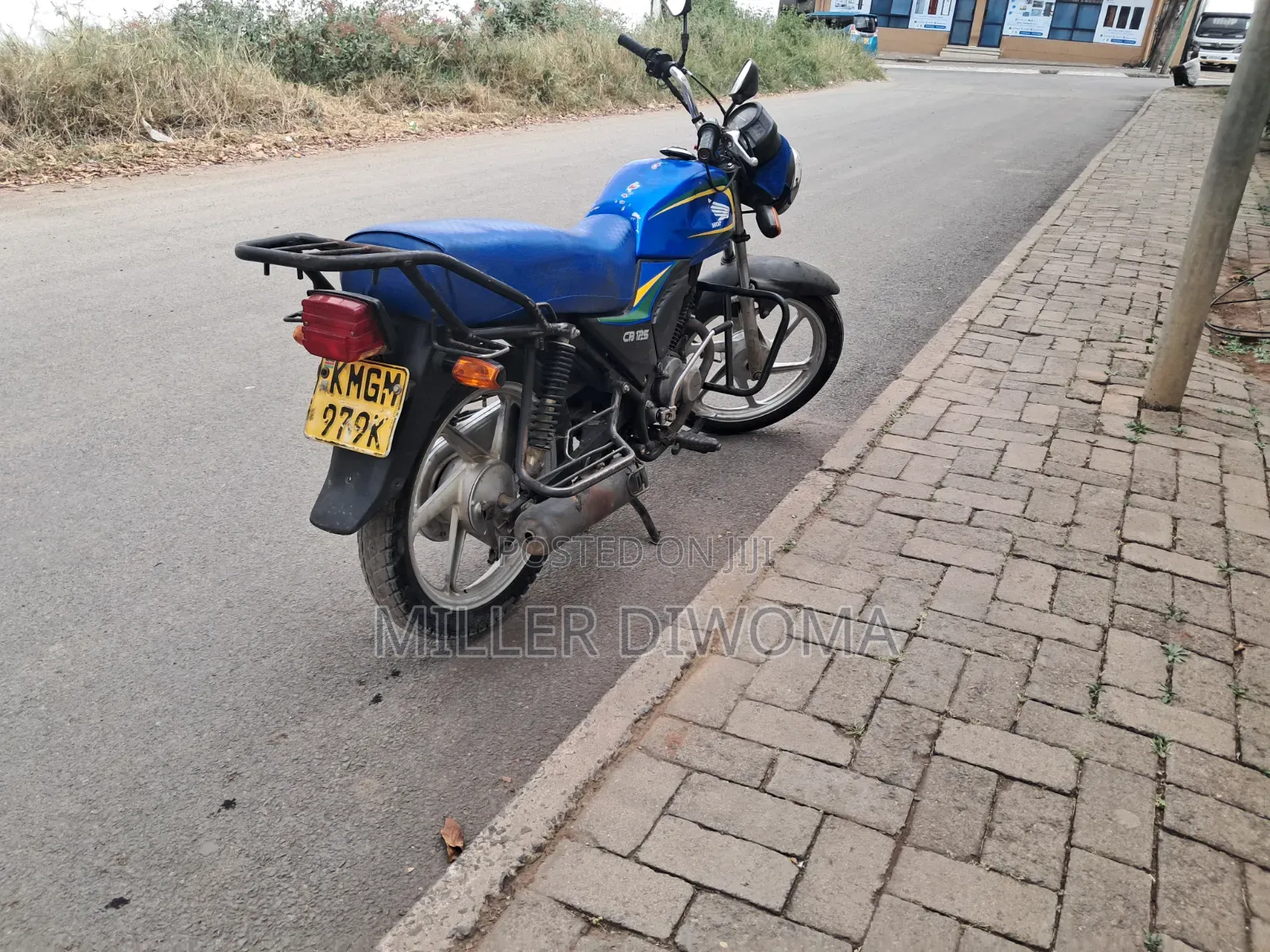 Honda CB 2025 Blue