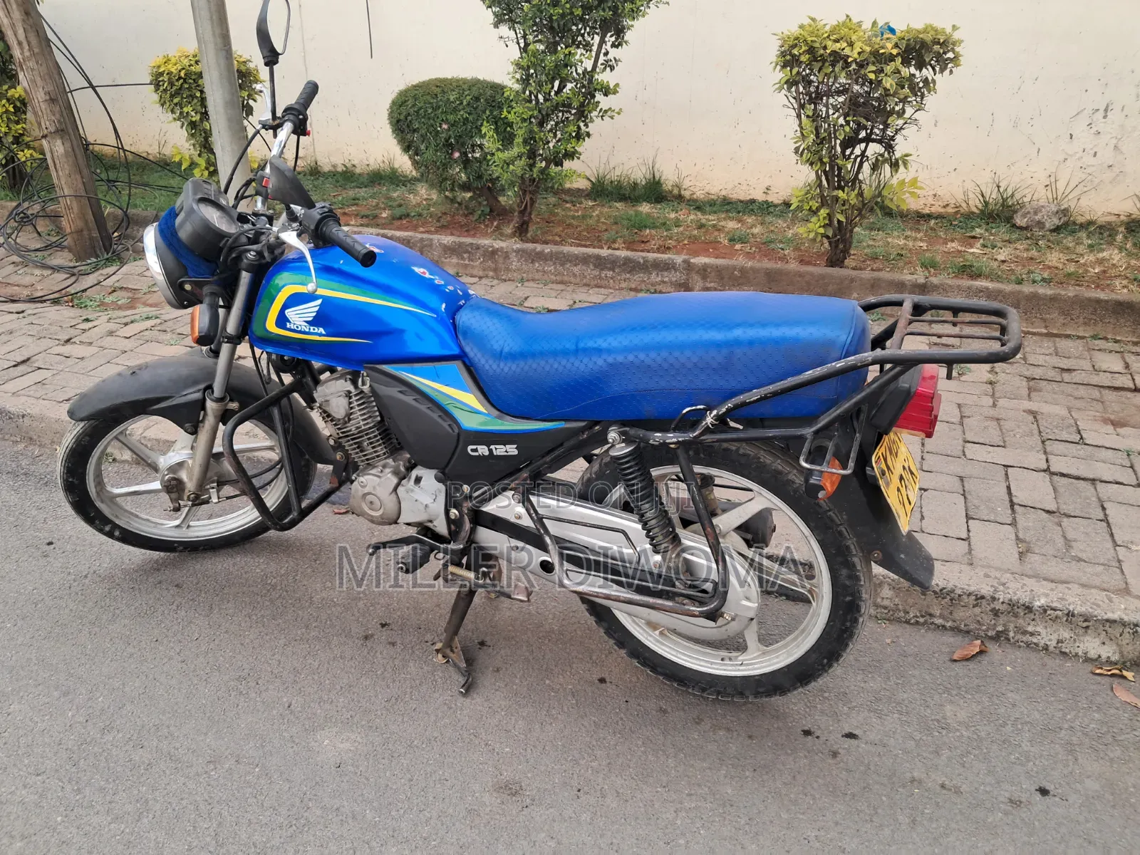 Honda CB 2025 Blue