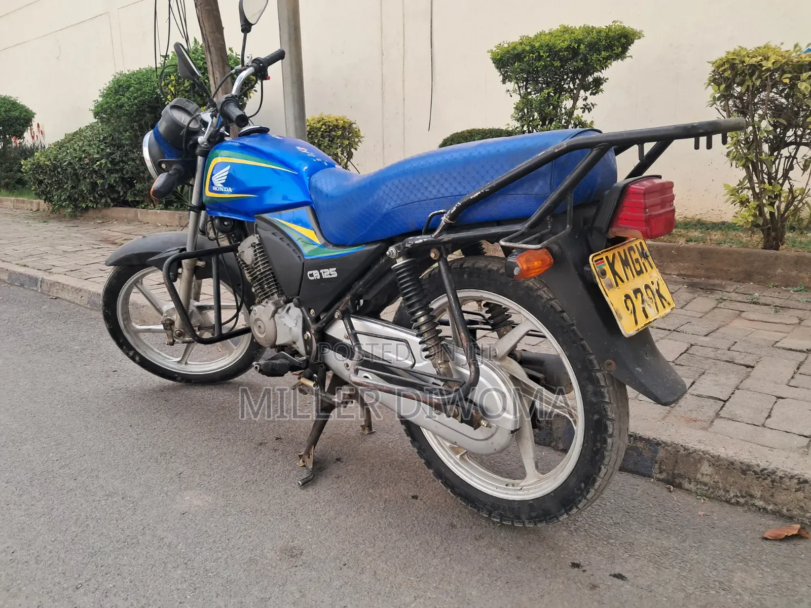 Honda CB 2025 Blue