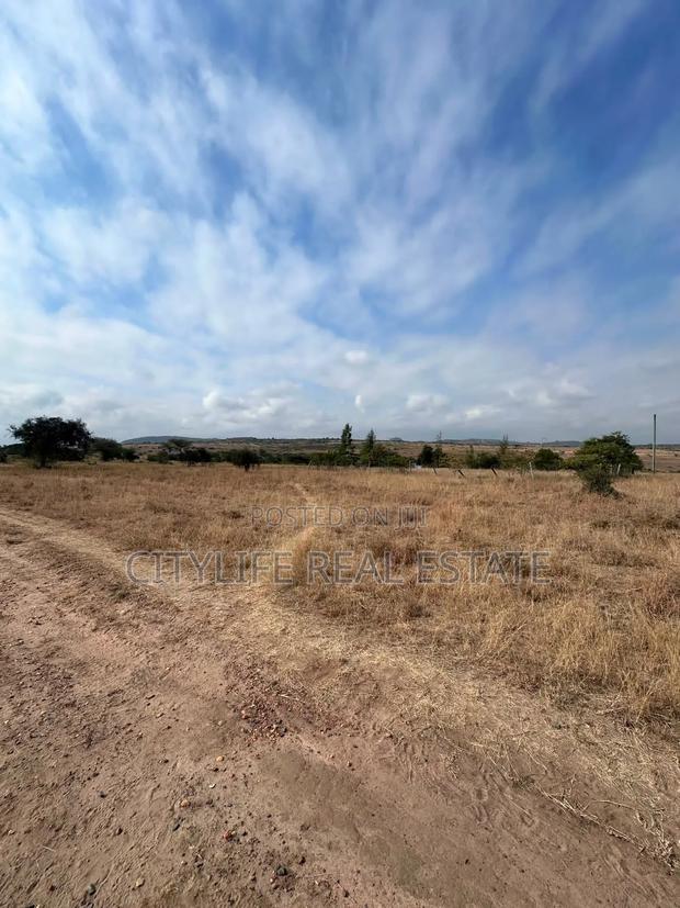 DISTRESS SALE Athiriver, Stoni, Lukenya Area 1⁄4 Land With Title
