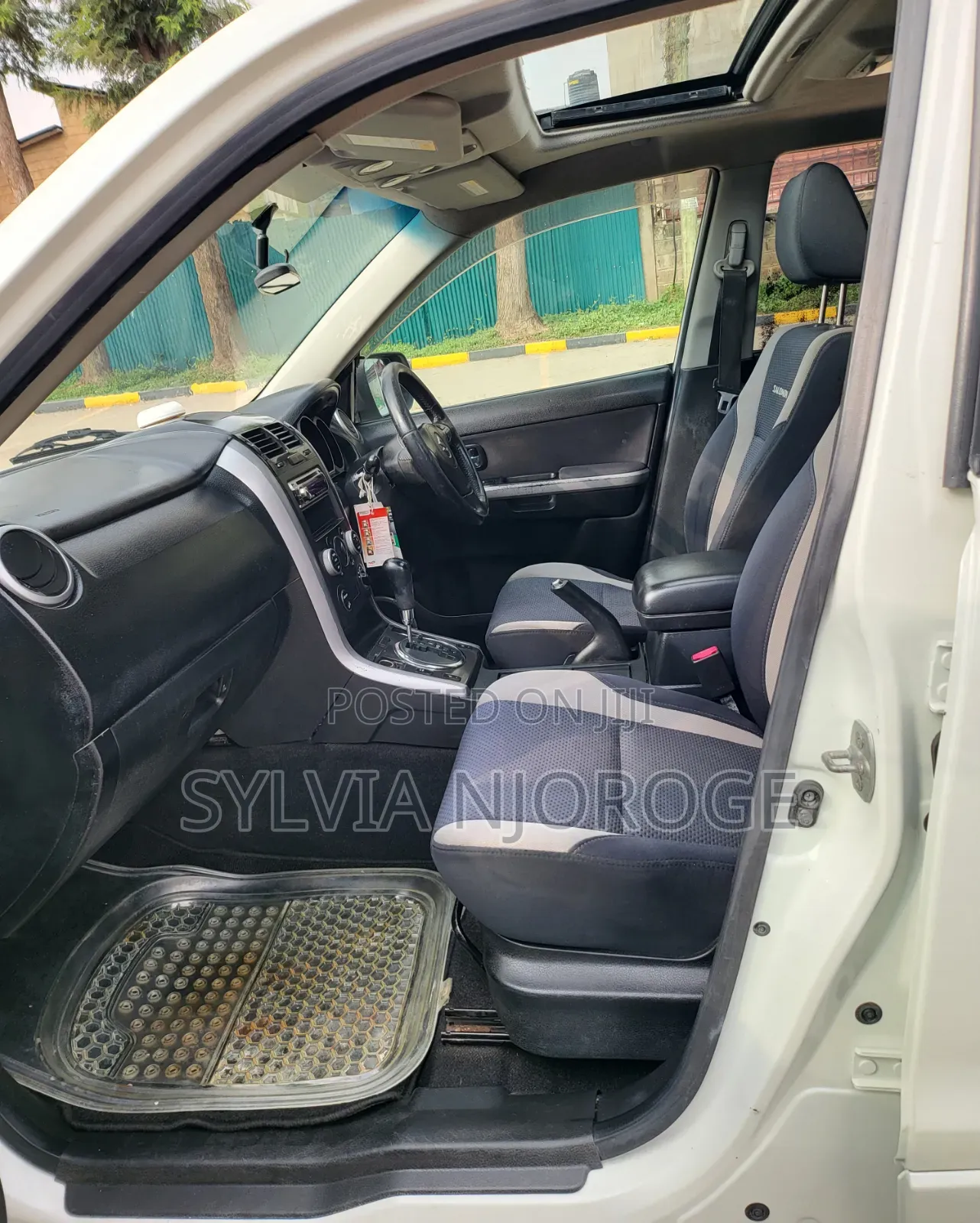 Suzuki Escudo 2009 White