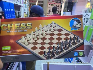 Foldable Magnetic Chess Board With Complete Chess Pieces