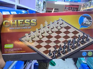 Foldable Magnetic Chess Board With Complete Chess Pieces