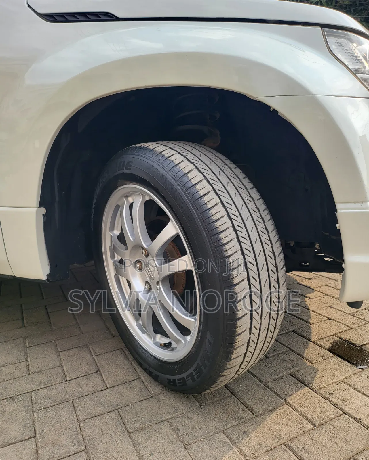Suzuki Escudo 2009 White
