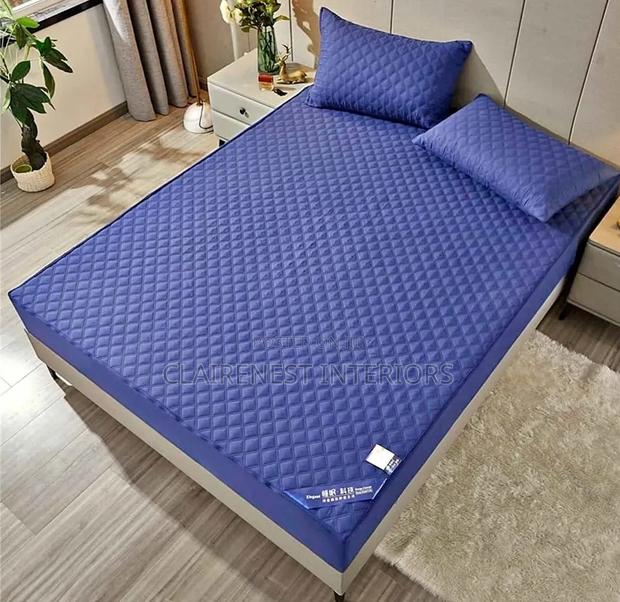 Spill Shielding White and Blue Waterproof Mattress Protectors - thumbnail 2