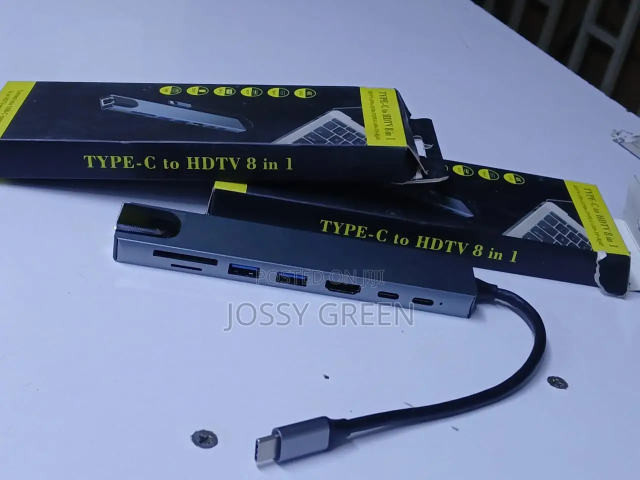 Type-C 8 In1Travel Hub With Display and Fast Data Transfer
