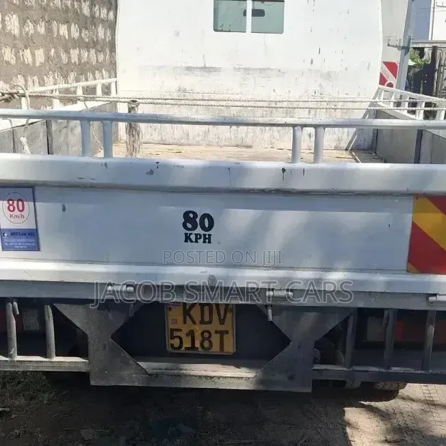 Mitsubishi Fuso 2017 White