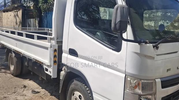 Mitsubishi Fuso 2017 White - thumbnail 2