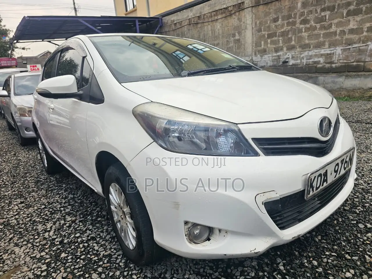 Toyota Vitz 2012 White