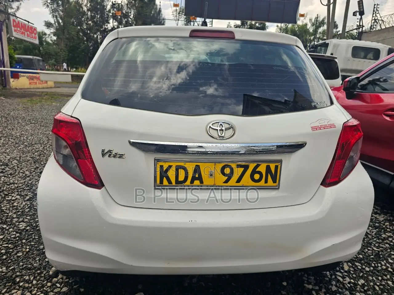 Toyota Vitz 2012 White