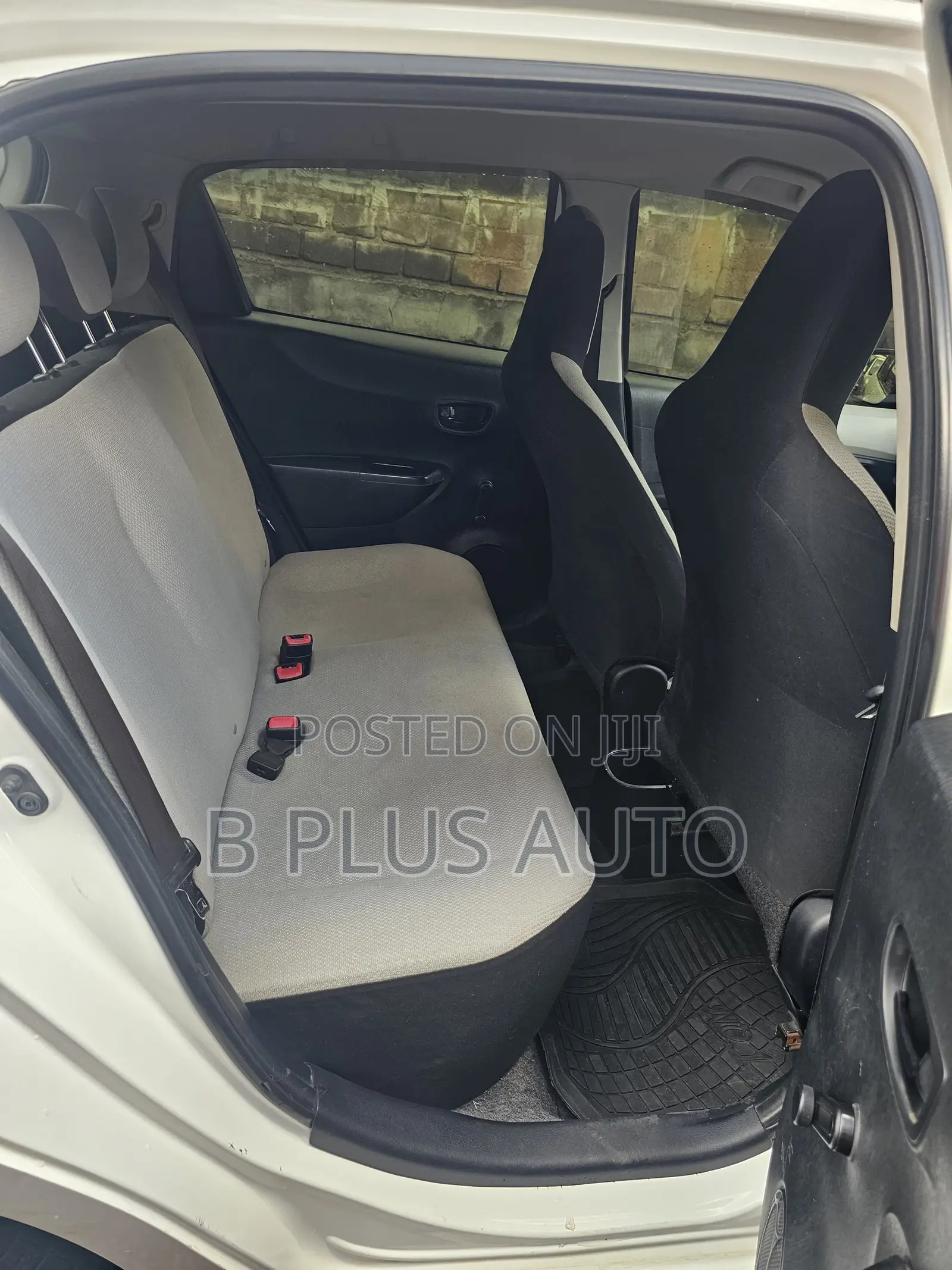 Toyota Vitz 2012 White