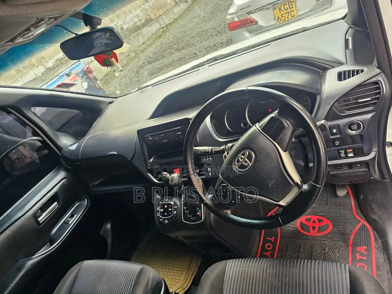 Toyota Noah 2015 White