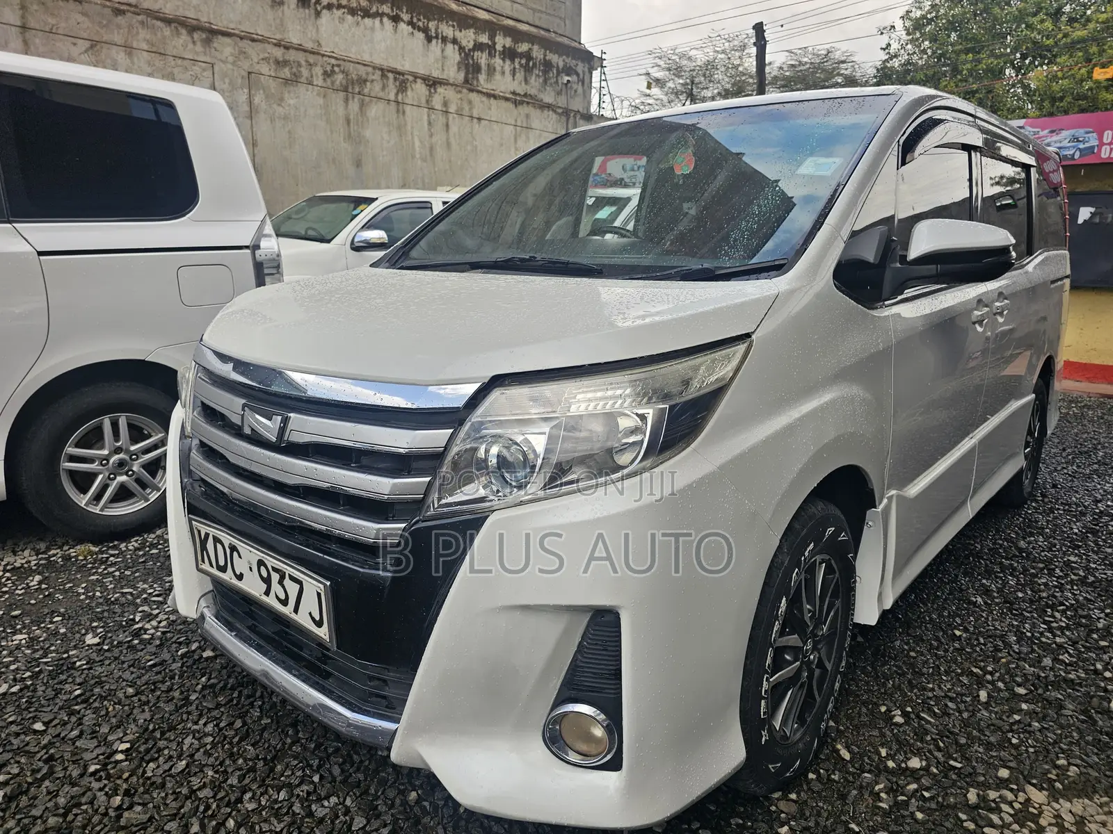 Toyota Noah 2015 White