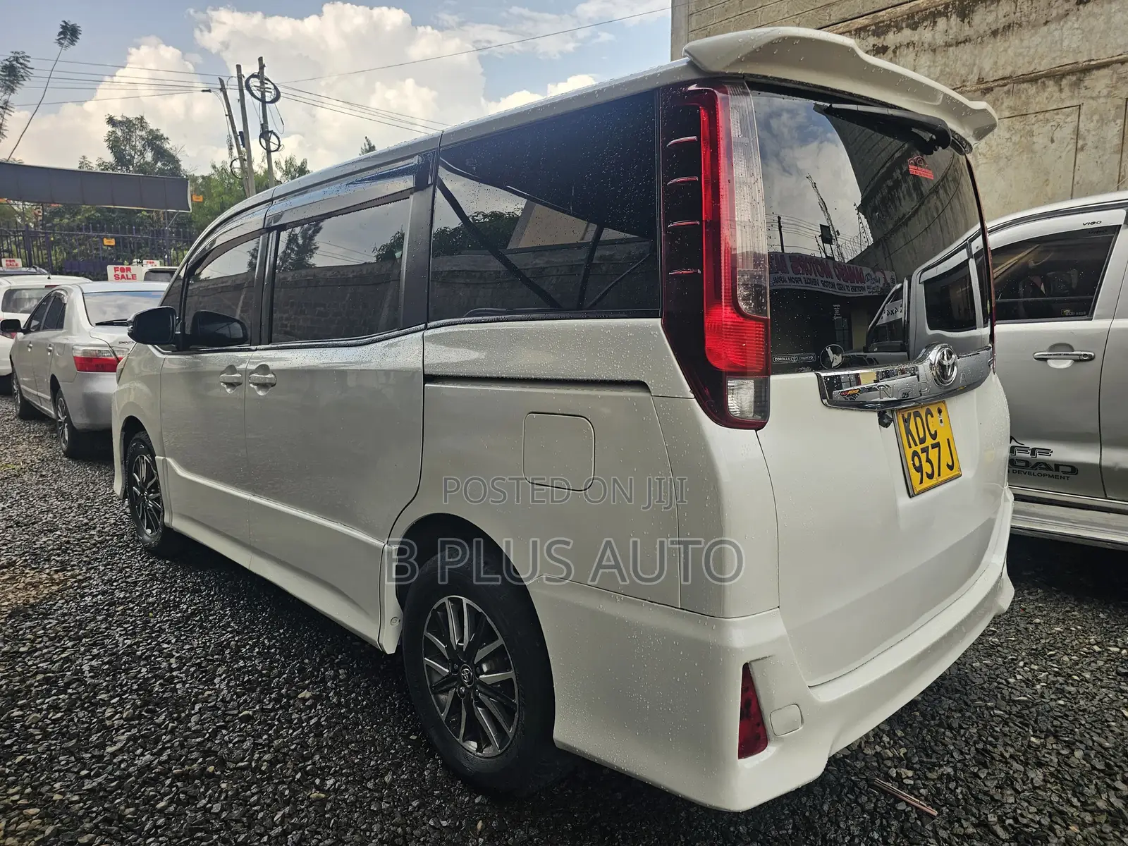 Toyota Noah 2015 White