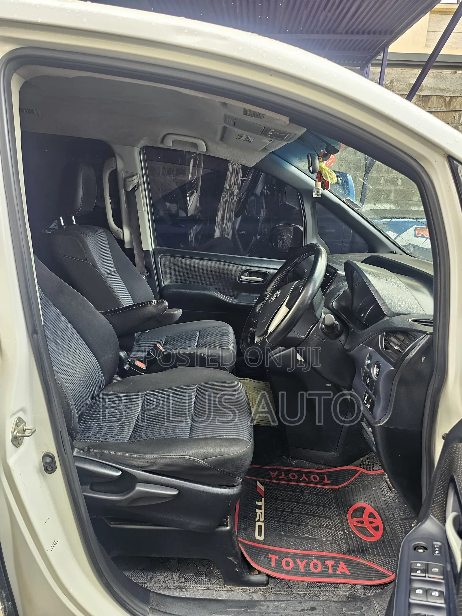 Toyota Noah 2015 White
