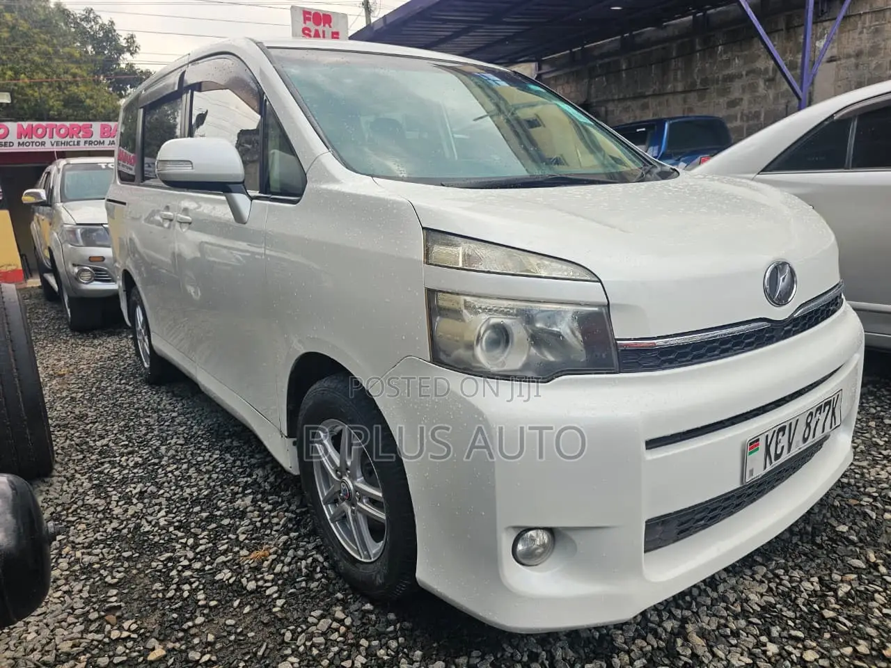 Toyota Noah 2012 White