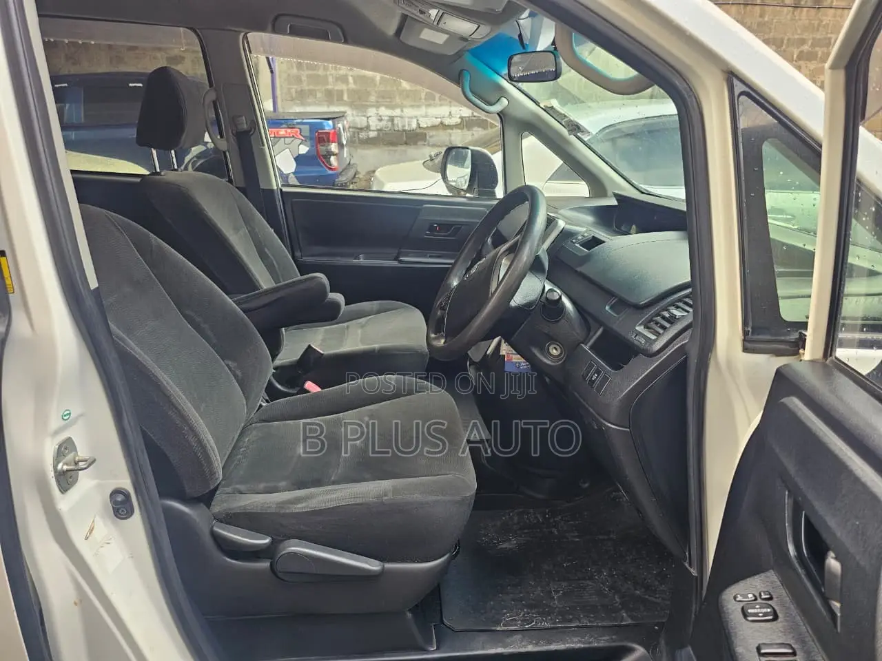Toyota Noah 2012 White