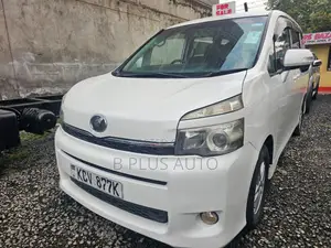 Toyota Noah 2012 White