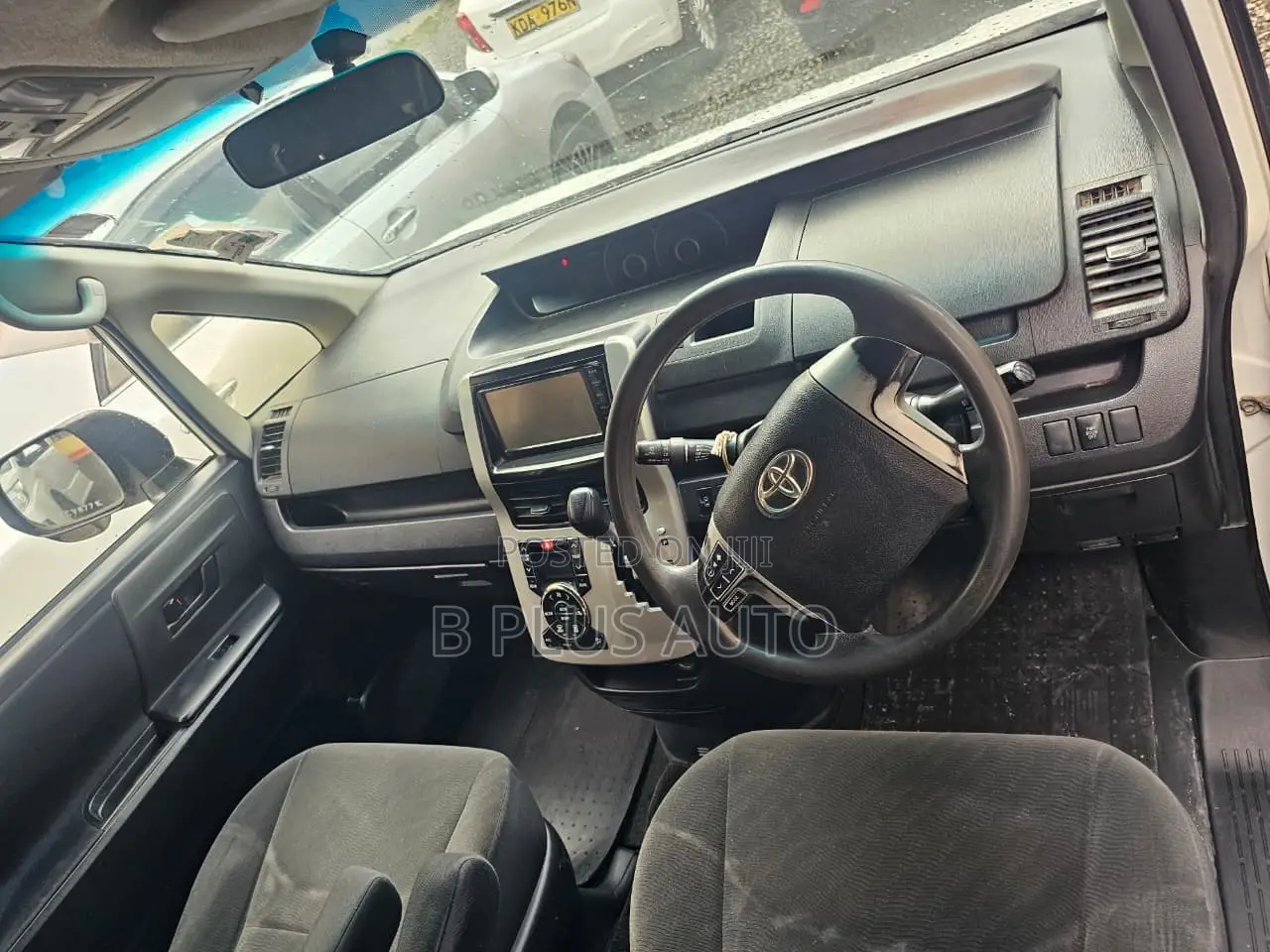 Toyota Noah 2012 White