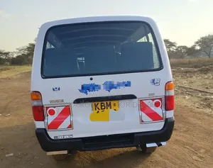 Toyota HiAce 2005 White