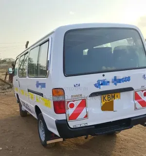 Toyota HiAce 2005 White