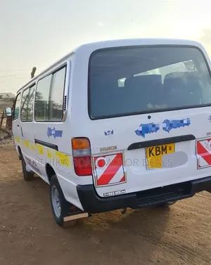 Toyota HiAce 2005 White