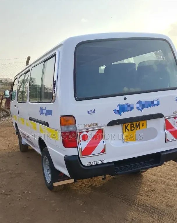 Toyota HiAce 2005 White