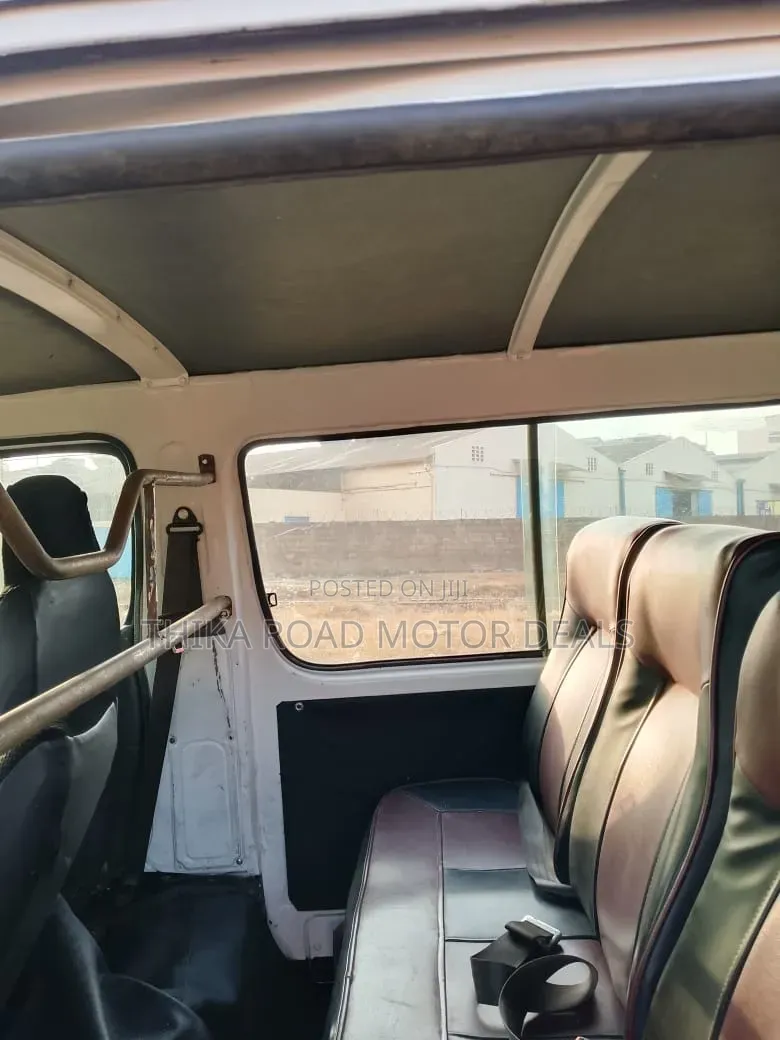 Toyota HiAce 2005 White