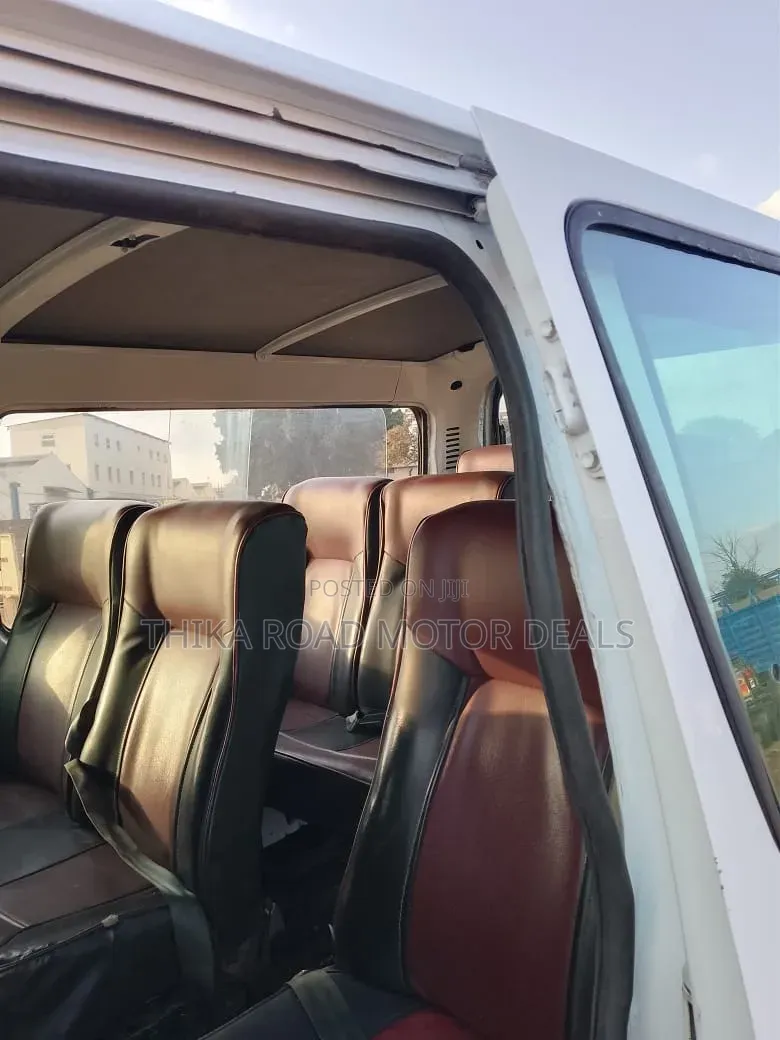 Toyota HiAce 2005 White