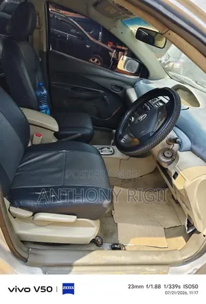 Toyota Belta 2010 Silver