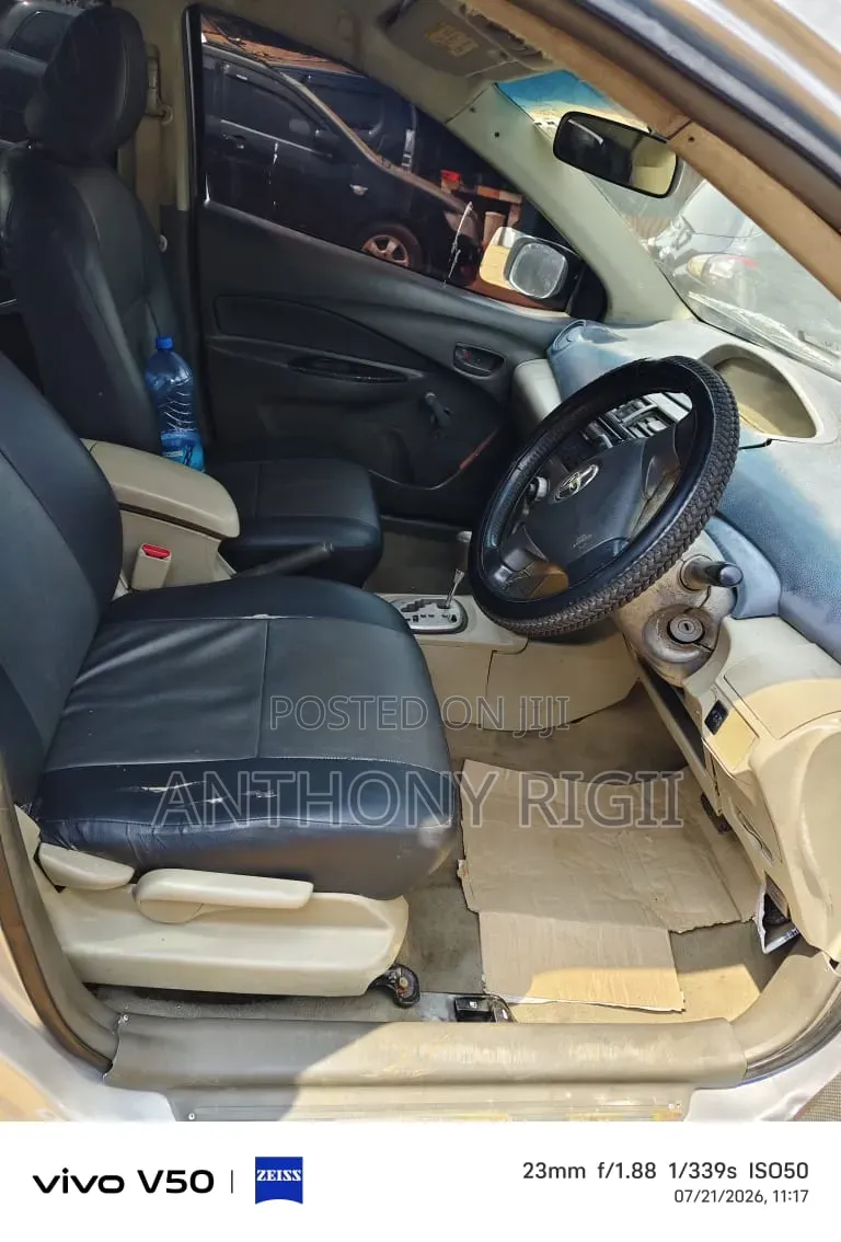 Toyota Belta 2010 Silver