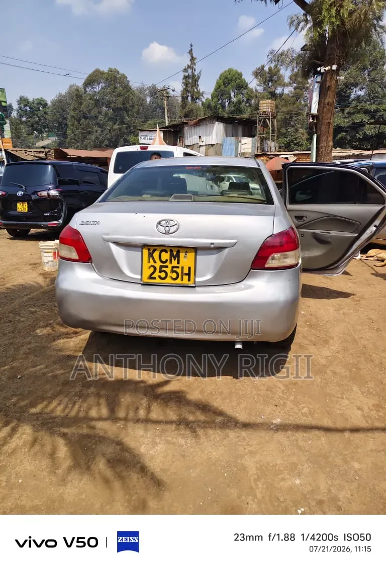 Toyota Belta 2010 Silver