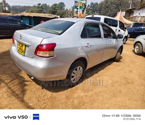 Toyota Belta 2010 Silver