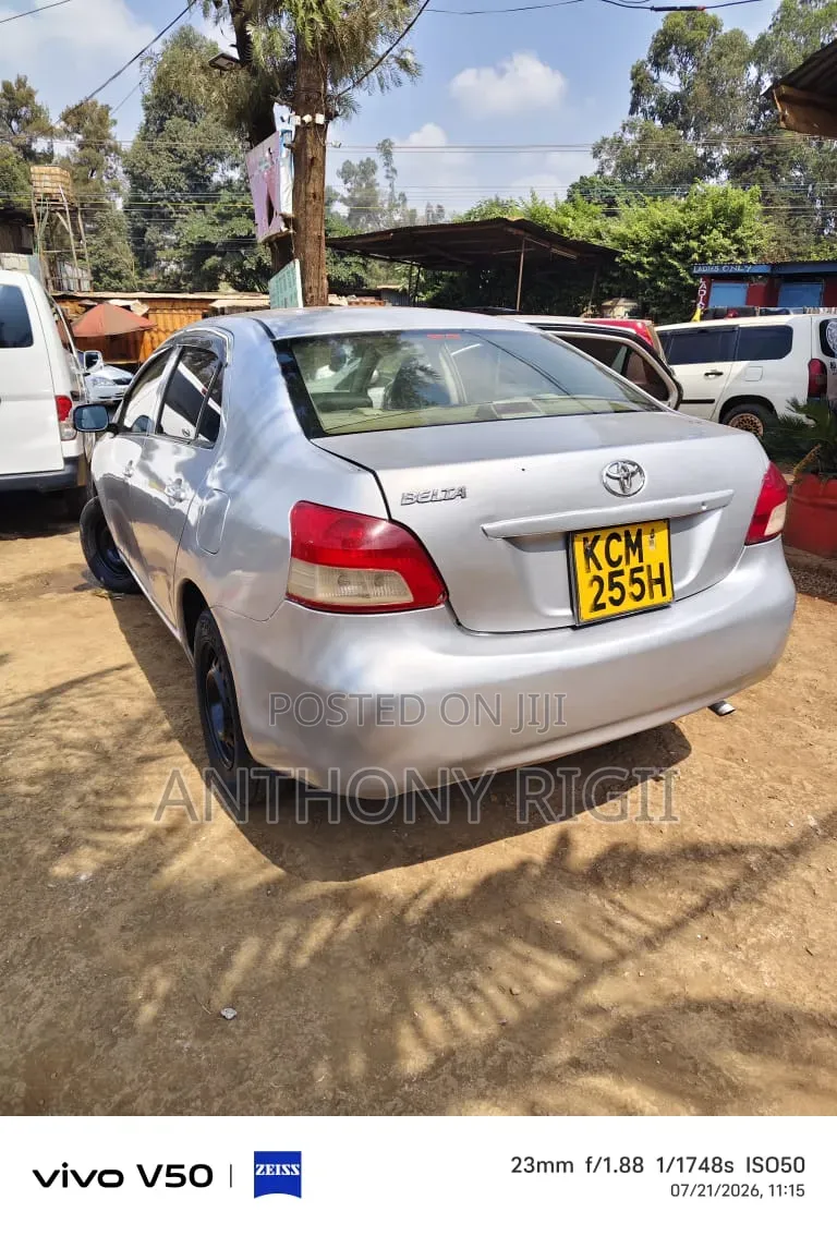 Toyota Belta 2010 Silver