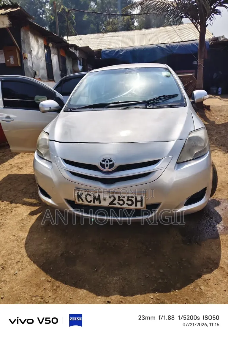 Toyota Belta 2010 Silver