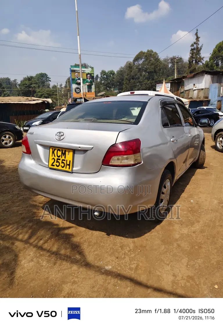 Toyota Belta 2010 Silver