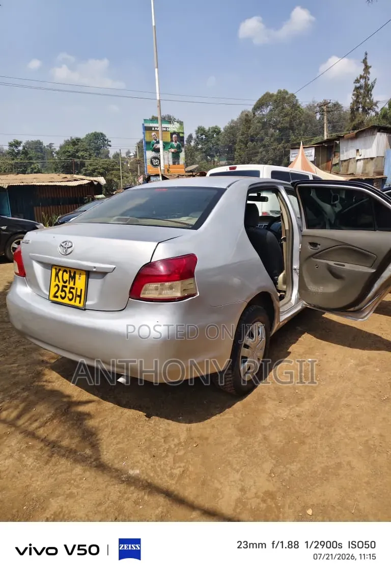 Toyota Belta 2010 Silver