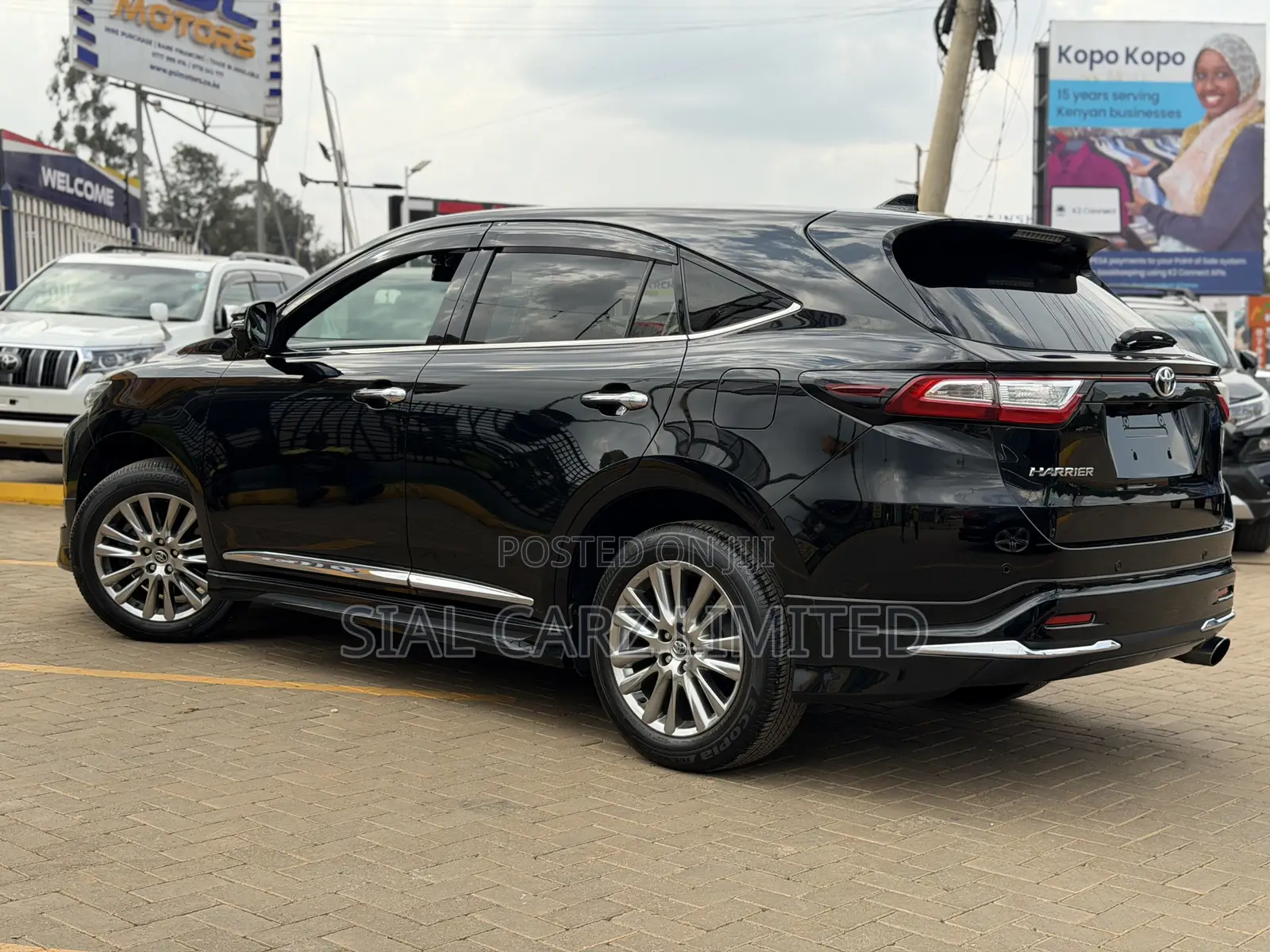 Toyota Harrier 2.0 2018 Black