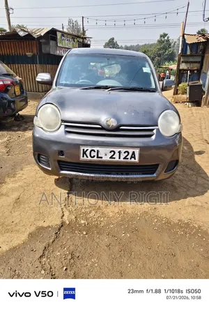 Toyota Sienta 1.5 FWD 2010 Gray