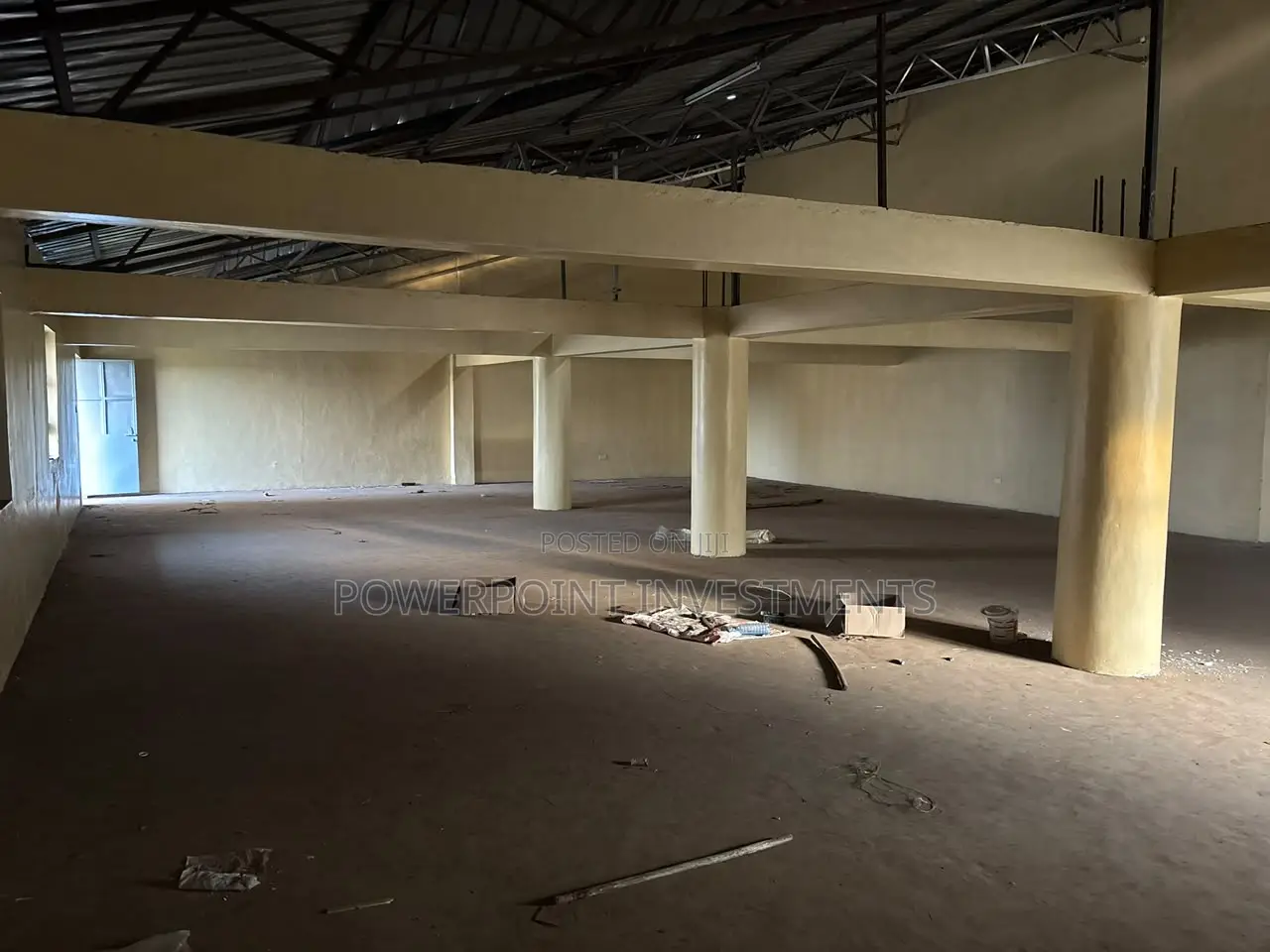 Warehouse / Space 2000 Square Feet