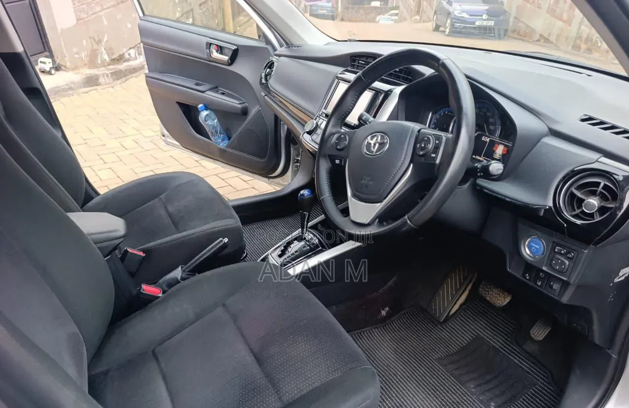 Toyota Corolla Fielder 2019 Silver