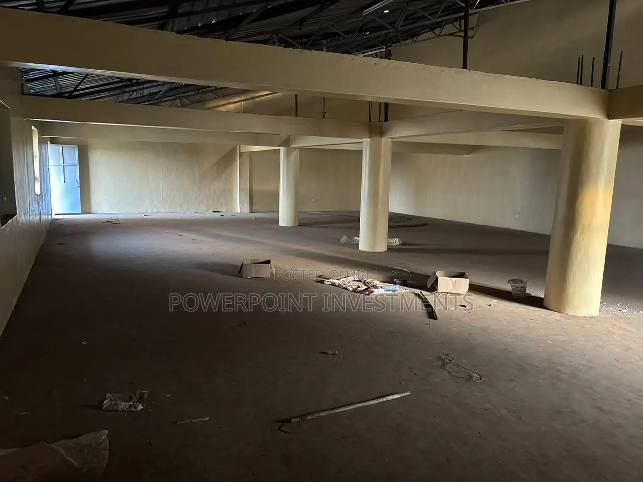 Warehouse / Space 2000 Square Feet
