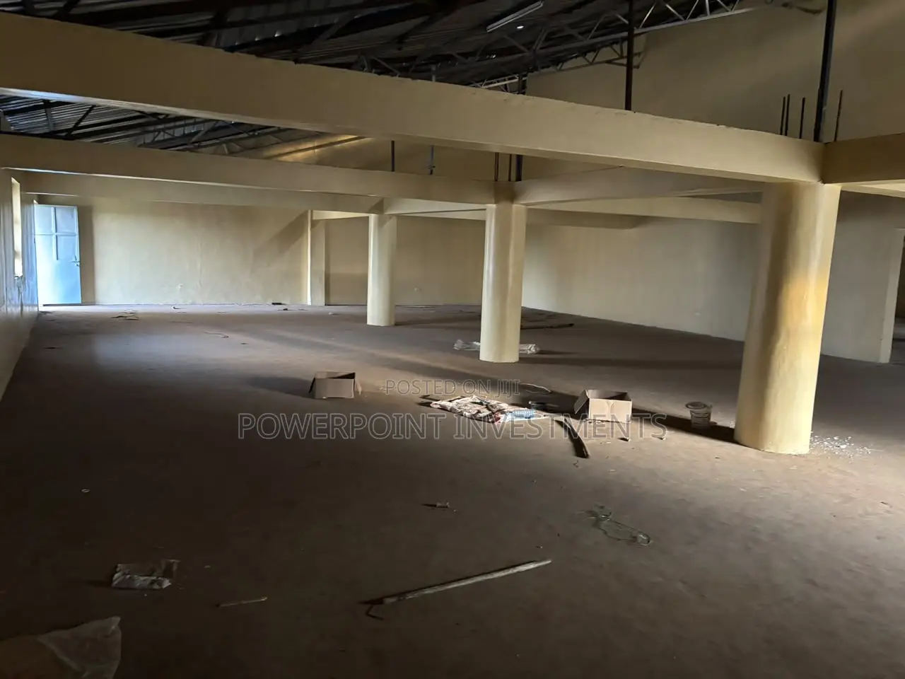 Warehouse / Space 2000 Square Feet