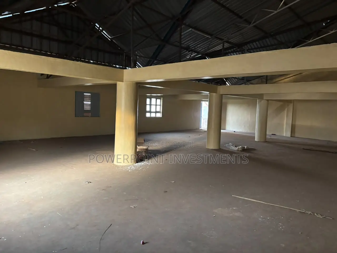 Warehouse / Space 2000 Square Feet