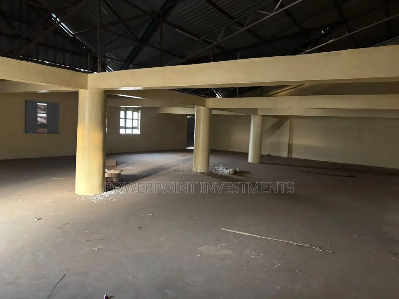 Warehouse / Space 2000 Square Feet