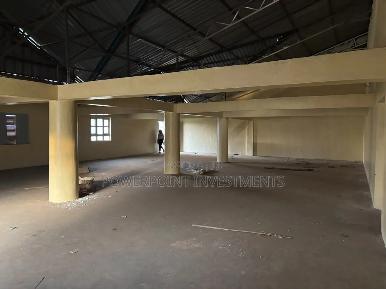 Warehouse / Space 2000 Square Feet
